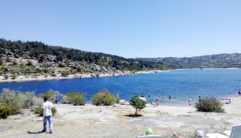 Praia Fluvial do Vale do Rossim , Portugal